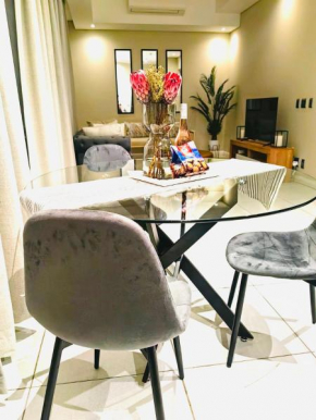 The Comfort AirB&B - Top floor luxury 1 bedroom apartment with views
